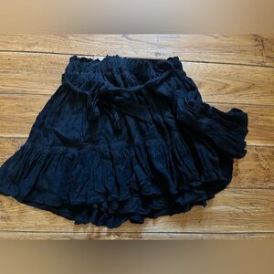Black loose mini skirt